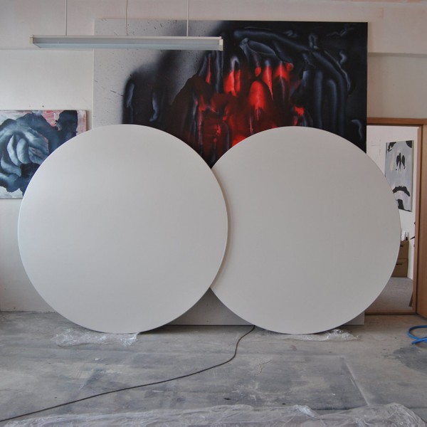 stretchers bar in the shape of a circle and stretched canvas for Patrícia Koyšová